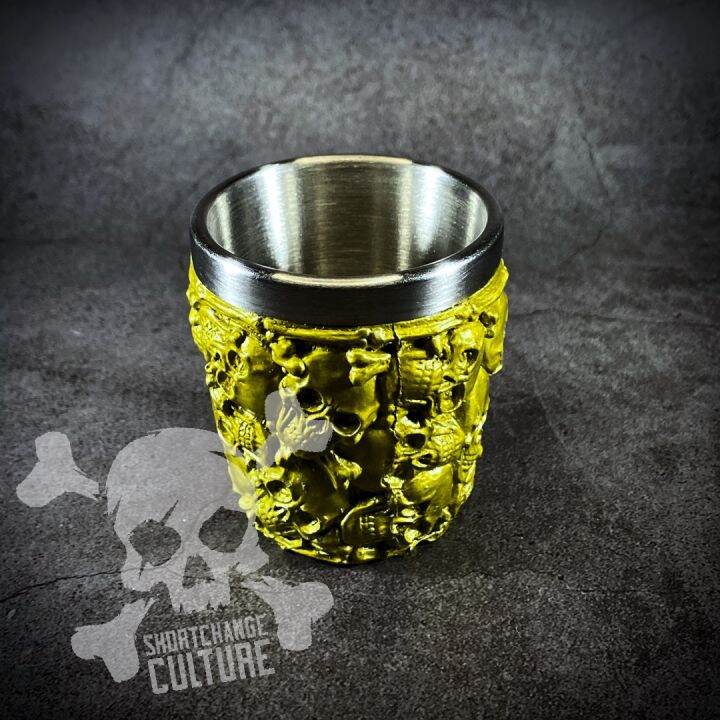 ของสะสม-แก้วช็อตลายนูน-รูปสุสานหัวกะโหลก-graveyard-of-skulls-shot-glass