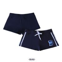 DADDY | Luka Shorts กางเกงขาสั้น ปักฟูรูปตัว D สีน้ำเงินเข้ม