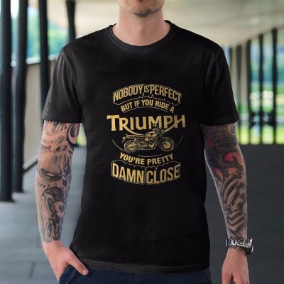 [มีสินค้า]เสื้อยืดพิมพ์ลายกราฟฟิก Triumph สำหรับผู้ชาย