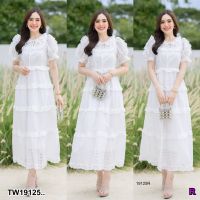 J19125 Maxi เดรสยาวแต่งระบายชั้น Maxi long dress decorated with layered ruffles.