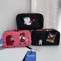 Lesportsac 2023 สินค้าใหม่ Lishibao Family Embroidery Patch Series กระเป๋าเครื่องสำอาง6511กระเป๋าเก็บเงินทอน3455กระเป๋าหญิงยอดนิยม