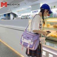 MOJOYCE แฟชั่นนักเรียนกวดวิชากระเป๋า Kawaii ผู้หญิงของ Messenger กระเป๋าความจุขนาดใหญ่กระเป๋าสะพายไนลอนจี้ตราสำหรับโรงเรียน