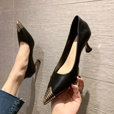 Womens shoes Fallwinter 2021 fashion y temperament pointy insoles with fleece shoes heels for women