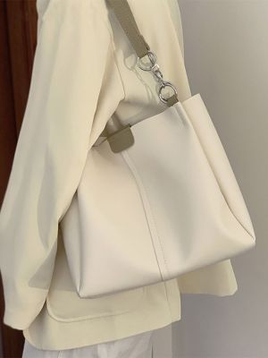MLBˉ Official NY Class commuter bag seal spring bag celebrity Messenger bag French bag female new tote bag shoulder bag