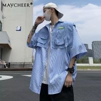 MAYCHEER   เสื้อแจ็คเก็ตแขนสั้นพรีเมี่ยมเสื้อเชิ้ตลำลองสำหรับผู้ชายเสื้อทรงหลวมเสื้อเชิ้ตมีลายสีฟ้าและสีขาว