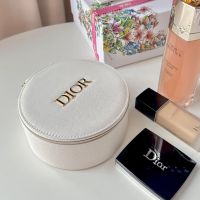 กระเป๋าเครื่องสำอาง Dior Vanity Bag ทรงกลมพร้อมกระจก