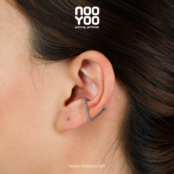 nooyoo-ต่างหูสำหรับผิวแพ้ง่าย-ear-cuff-triangle-with-crystal-surgical-steel