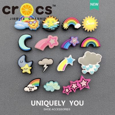 ☁☫✢ ganzha3965 Crocs jibbitz charms ใหม่ หัวเข็มขัด ลายก้อนเมฆ สีรุ้ง อุปกรณ์เสริม สําหรับตกแต่งรองเท้า 2023