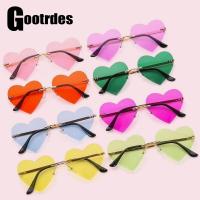 2023 Spring Summer Heart-Shaped Sunglasses for Women Trendy Love Heart Shades Fashion Hippie Glasses for Party Cosplay Costume