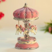 2019 Classic Carousel Horses Rotating Craft Music Box Decoration Castle In