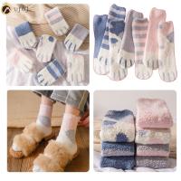 VFBF ปุย ของขวัญคริสต์มาส หนา ถุงเท้านอน ตุ๊กตา Cashmere Sox ถุงเท้ากำมะหยี่ปะการัง ลายอุ้งเท้า ถุงเท้าตั้งพื้น