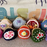 2023 New★ 5cm Embroidery Handmade Mouth Golden Wool Thread Weaving Street Stall Retro Change Coin Wallet Pendant Crochet Headphone Bag