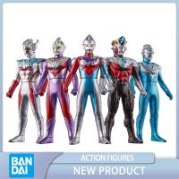 BANDAI อัลตร้าแมนฮีโร่ซีรีส์เสื้อแขนสั้นลายฮีโร่อดีตรุ่นใหม่อุลตราแมนทริกเกอร์หุ่นอะนิเมะแอคชั่นตุ๊กตาคริสต์มาสกวางเรนเดียร์