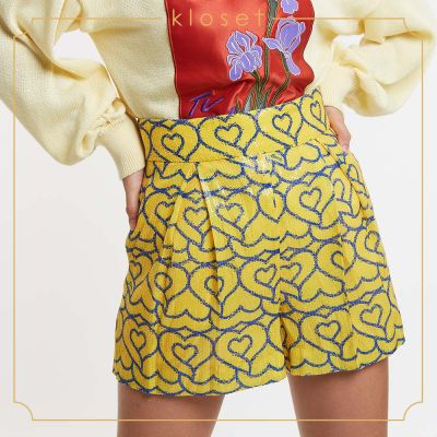 Kloset heart sequin shorts (AW19-P003)เสื้อผ้าผู้หญิง เสื้อผ้าแฟชั่น กางเกงแฟชั่น กางเกงขาสั้น กางเกงขาสั้นผ้าเลื่อม กางเกงผ้าพิมพ์
