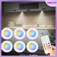 FWFHTP พร้อมรีโมทคอนโทรล ไฟ LED ใต้ตู้ RGB เปลี่ยนสีได้ ไร้สายแบบไร้สาย โคมไฟตู้เก็บของ ความคิดสร้างสรรค์ในการ หรี่แสงได้ ไฟตู้เสื้อผ้า สำหรับห้องครัวห้องนอนตู้เสื้อผ้า