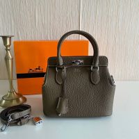 กระเป๋า ถือ สะพาย  20 cm 8/4203  bag หนังแท้ Unisek wansao Genuine leather  สวยมากเลยค่ะ