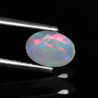 0.55 ct โอปอล (Opal) เอธิโอเปีย ทรงไข่ เหลือบสีรุ้ง