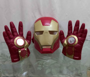 SECOND HAND 90% Bộ mặt nạ và bàn tay có đèn đồ chơi Iron Man của Hasbro Mỹ