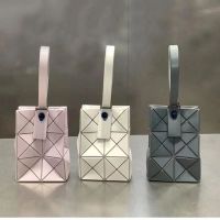 Issey Miyake Spring and summer new womens bag mini mobile phone bag star same style rhombus mini handbag small bag handbag