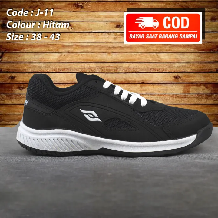 running shoes 11 size