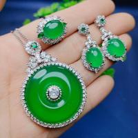 ธรรมชาติสีเขียวหยกสร้อยคอต่างหูแหวนชุดเครื่องประดับผู้หญิงของแท้ Chrysoprase เสน่ห์รอบจี้โมราพระเครื่องของขวัญ