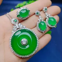 ธรรมชาติสีเขียวหยกสร้อยคอต่างหูแหวนชุดเครื่องประดับผู้หญิงของแท้ Chrysoprase เสน่ห์รอบจี้โมราพระเครื่องของขวัญ