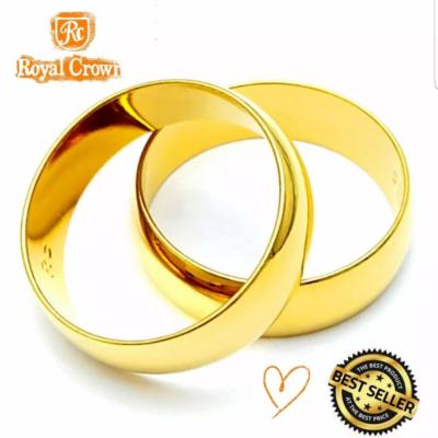 Royal Crown โลยัลคราวน์ แหวนเกลี้ยงทองเหลืองชุบทองอย่างดี เป็นแบรนด์ของแท้ 100% เป็นสีทองเป็นเงาแวววาว ไม่ลอกไม่ดำ คุณลูกค้าจะได้รับแหวน 2 วง และแถมฟรีกล่องกำมะหยี่อย่างดี 2 กล่อง