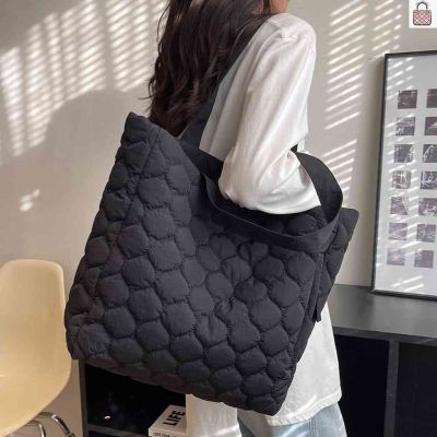 【Fast Delivery】Quilted Ladies Shopper Bag Large Capacity Winter Female Tote Fashion Cotton-Padded Nylon Elegant Soft Portable for Weekend Vacation