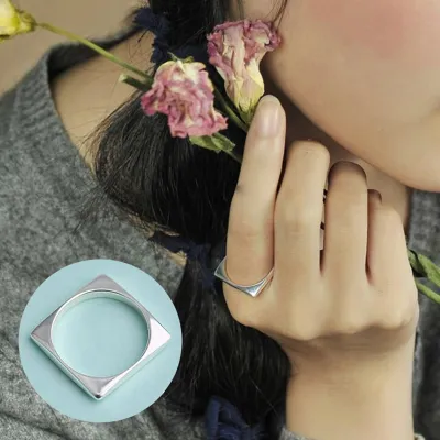 ZhongLouL สไตล์เกาหลีเรียบง่ายแฟชั่นยอดนิยมในแหวนทรงเรขาคณิตสี่เหลี่ยมทรงกลมเคลือบเงินแหวนสำหรับผู้หญิง
