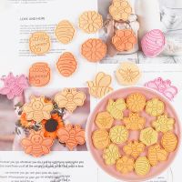 8Pcs/set Cartoon Bee Cookie Embosser Stamp 3D Bee Festival Honey Biscuit Cutter Mold Cake Decorating Tools for Pastry Bakeware Bread Cake  Cookie Acce