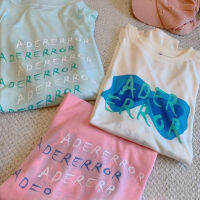 ader กันแดด T เสื้อเชิ้ตผู้หญิงเสื้อเบลาส์ใส่ด้านนอกแขนยาวแบบบางสำหรับฤดูร้อนเสื้อปรับอากาศทรงหลวมเสื้อกันแดดเสื้อสีแดงหนังสือเล่มเล็ก