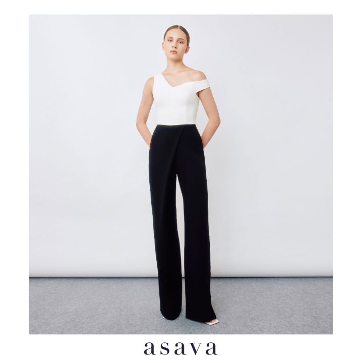 asava-aw22-violetta-slant-neck-jumpsuit-ชุดจั๊มสูท-แขนกุด-คอปาดไหล่เบี่ยง-ตัดต่อกางเกงเอวสูง-ขายาว-ตกแต่งผ้าป้ายด้านหน้า