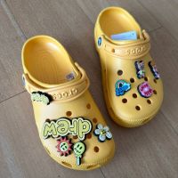 รองเท้าหัวโต Crocs Drew House Crocs หิวนอกถูกกว่าห่าง (สินค้าพร้อมส่งจากไทย) สินค้ามาพร้อมตุ๊กตาติดกับรองเท้าเหมือนในรูปเลยค่ะ