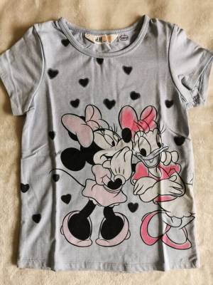 H&M : เสื้อยืด พิมพ์ลายมินนี่เมาส์ โดนัลดัก สีฟ้า  size : 6-8y