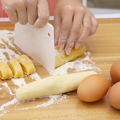 【Worth-Buy】 1Pc เครื่องตัดครัวเค้ก Spatulas Pastry Spatulas Butter Scraper สี่เหลี่ยมคางหมูเค้กเครื่องมือพลาสติก Dough Scraper Ok 0953