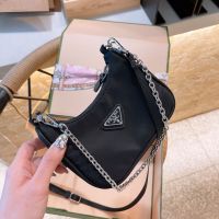 มาใหม่ PD ถุงห่วงโซ่กันน้ำ/กระเป๋า Crossbody/ กระเป๋ามินิ Prada 8สี16x9x5cm