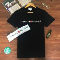 ☇✔Tommy Hilfiger เสื้อยืดแขนสั้นพิมพ์ลายที่อกข้อความดีไซน์แฟชั่นสไตล์อเมริกันฤดูร้อนคลาสสิค/ฤดูใบไม้ผลิ