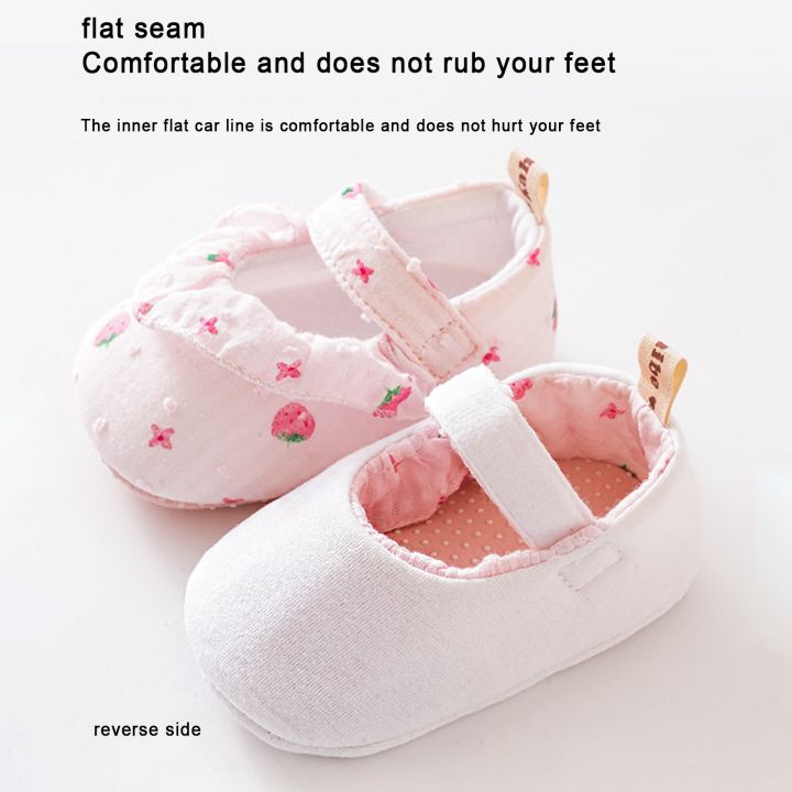 รองเท้าเปลเด็กทารกสำหรับเด็กผู้หญิง-รองเท้าชุดเจ้าหญิงมีระบายพิมพ์ลายสตรอเบอร์รี่กันลื่น