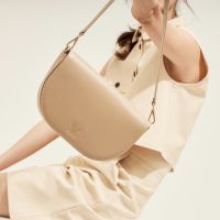 Magnifique - Anne Light Sand Handbag กระเป๋าสะพายข้าง กระเป๋า กระเป๋าหนัง