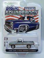 1:64 GREENLIGHT 1985 GMC C1500 SIERRA คลาสสิกสะสมตายหล่อรถโลหะผสมเครื่องประดับโมเดล