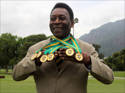 โปสเตอร์ Pele เปเล่ Brazil Poster โปสเตอร์ฟุตบอล โปสเตอร์ขนาดใหญ่ วินเทจ Wall Decor ของแต่งบ้าน ของแต่งห้อง โปสเตอร์ติดผนัง โปสเตอร์ติดห้อง 77poster