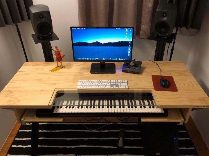 Arranging table music production table recording studio midi keyboard