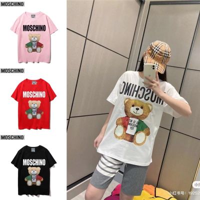 พร้อมส่ง Mos-Ch-Ino เสื้อยืดลําลองผ้าฝ้ายแขนสั้นพิมพ์ลายหมีน้อยเสื้อคู่