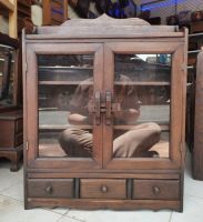 ตู้โชว์ไม้สัก(Teak cabinet) กว้าง50xลึก12xสูงุุ66 Cm ตู้กระจก ตู้ยา ตู้ไม้สักทอง ติดผนัง รุ่น 3 ลิ้นชัก 3 ชั้น สีโอ็ค สวยงาม ประณีต เป็นงานฝึมือ