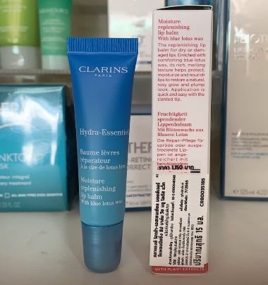 clarins-hydra-essentiel-moisture-replenishing-lip-balm-with-blue-lotus-wax-15-ml-ฟื้นบำรุงสภาพผิวให้แลดูเปล่งปลั่งอมชมพู-เรียวปากดูอิ่มเอิบมีสุขภาพดีอย่างเป็นธรรมชาติ