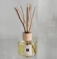 Reed Diffuser wooden top with Rattan sticker 110ml ( Pick scent)