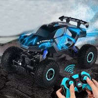 ตีนตะขาบหินไฟฟ้า4WD รถ RC 2.4Ghz รีโมทคอนโทรลสเปรย์แบบละอองรถของเล่นทางวิบากวิทยุควบคุมในรถยนต์สำหรับเป็นของขวัญให้กับเด็กผู้ชาย