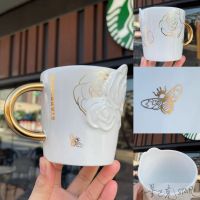 Starbucks ใหม่ถ้วยสามมิติบรรเทาดอกคามิเลียผึ้งแก้วเซรามิกถ้วยกาแฟบนโต๊ะ