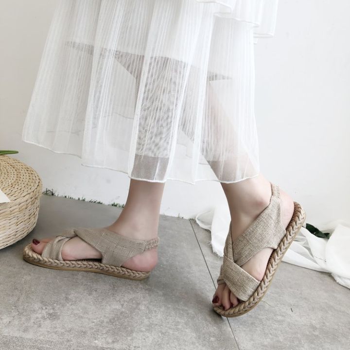 2023-รองเท้าแตะแบบใหม่รองเท้าแตะแบบโรมันใส่ด้านนอกสำหรับผู้หญิงในช่วงฤดูร้อน