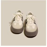 รองเท้าเทรนนิ่งผู้หญิงพื้นหนา 2023 รองเท้ากีฬารุ่นใหม่สำหรับฤดูใบไม้ร่วงรองเท้าลำลองพื้นนิ่มสีดำคลาสสิกย้อนยุคแมทช์ลุคง่าย